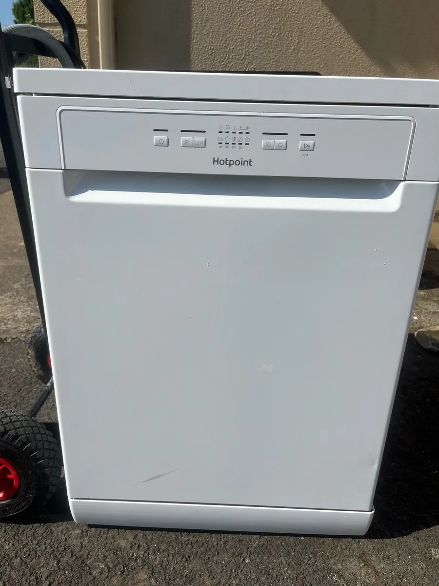 Hotpoint Dishwasher - Image 3