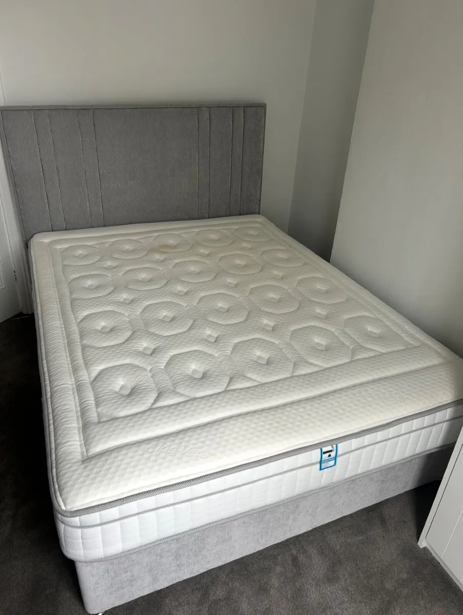 Bed - Image 1