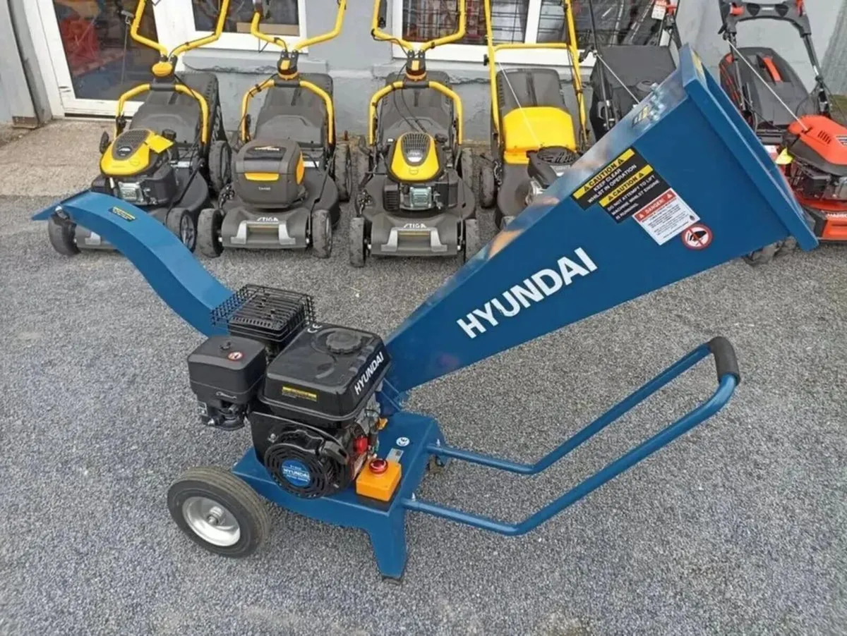 WOOD CHIPPER SHREDDER - FOR HIRE - Image 2