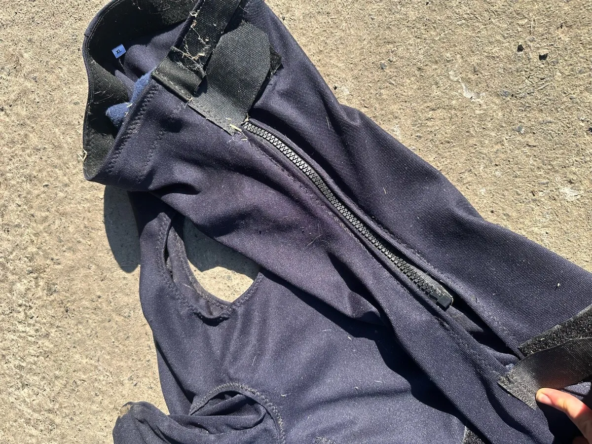 Snuggy Hood XL Navy Zip Closure - Image 3