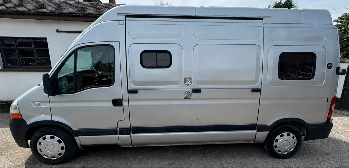 Renault Master 2 Stall Horsebox 2008 - Image 3