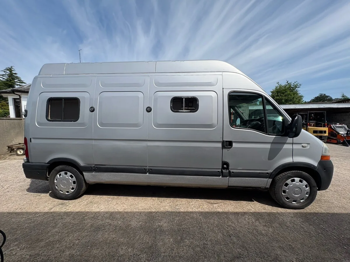 Renault Master 2 Stall Horsebox 2008 - Image 4