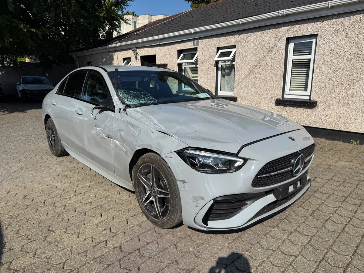 2025 Mercedes C-Class 300e Plug In - Image 1