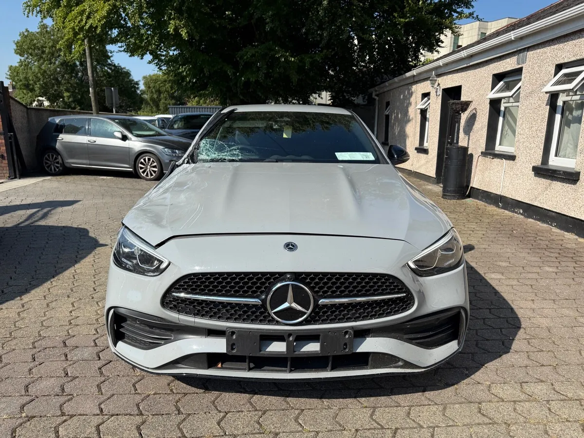 2025 Mercedes C-Class 300e Plug In - Image 2