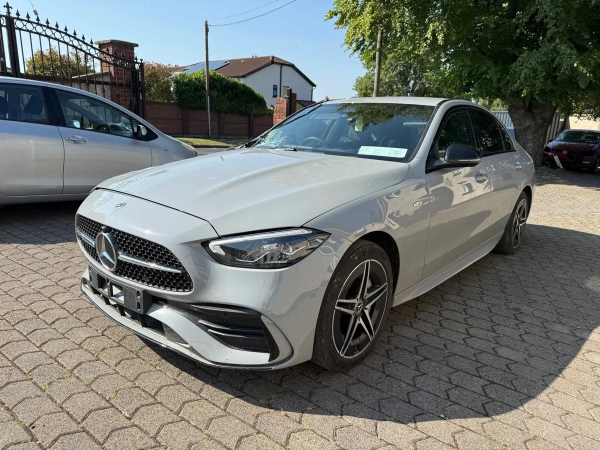 2025 Mercedes C-Class 300e Plug In - Image 3