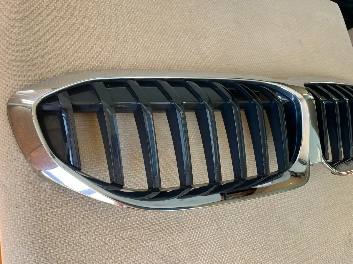 BMW G20 3Series Kidney Grille - Genuine OEM Chrome - Image 3