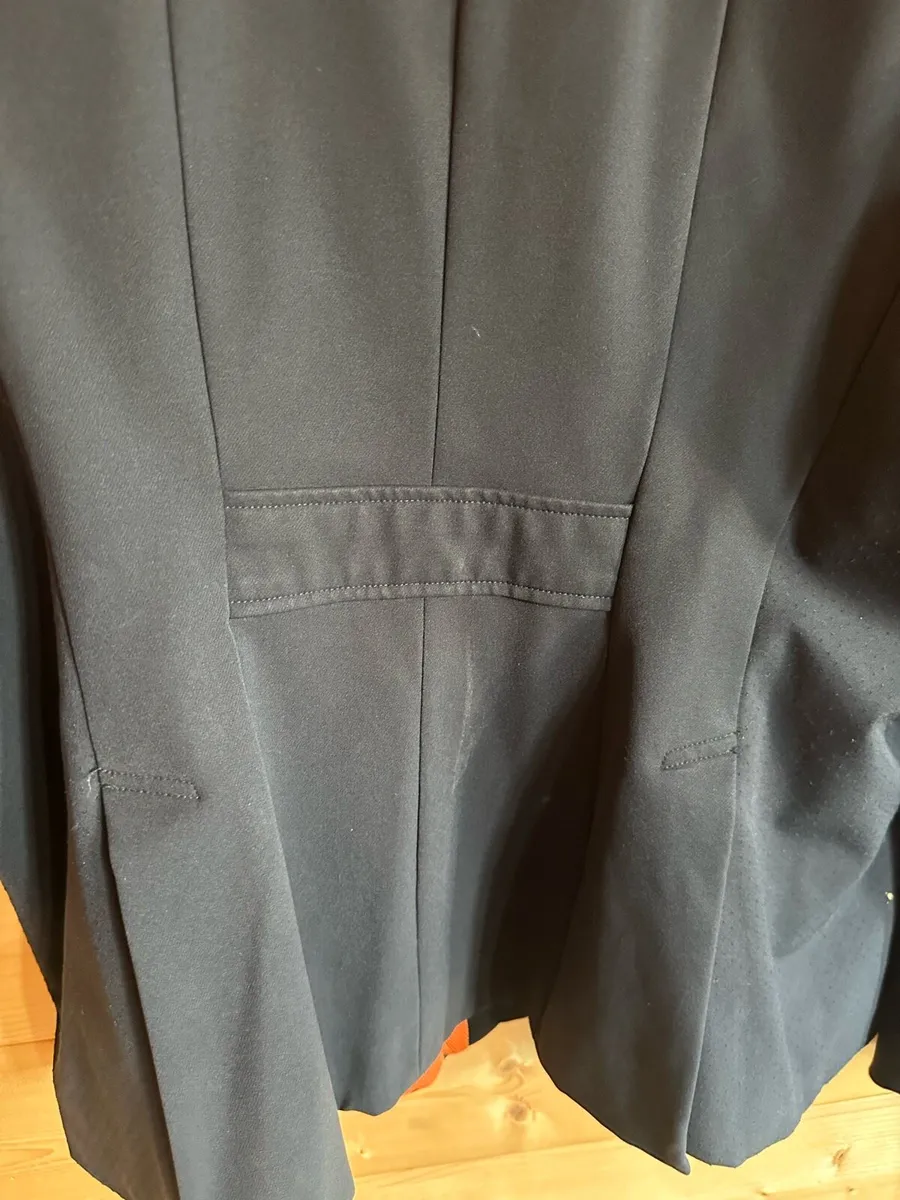 Aubrion Black Showjumping Jacket size 16/18 - Image 4