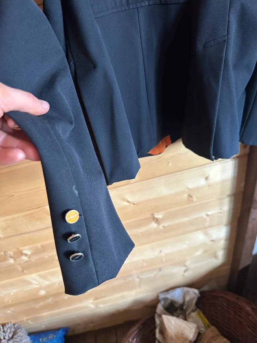 Aubrion Black Showjumping Jacket size 16/18 - Image 3