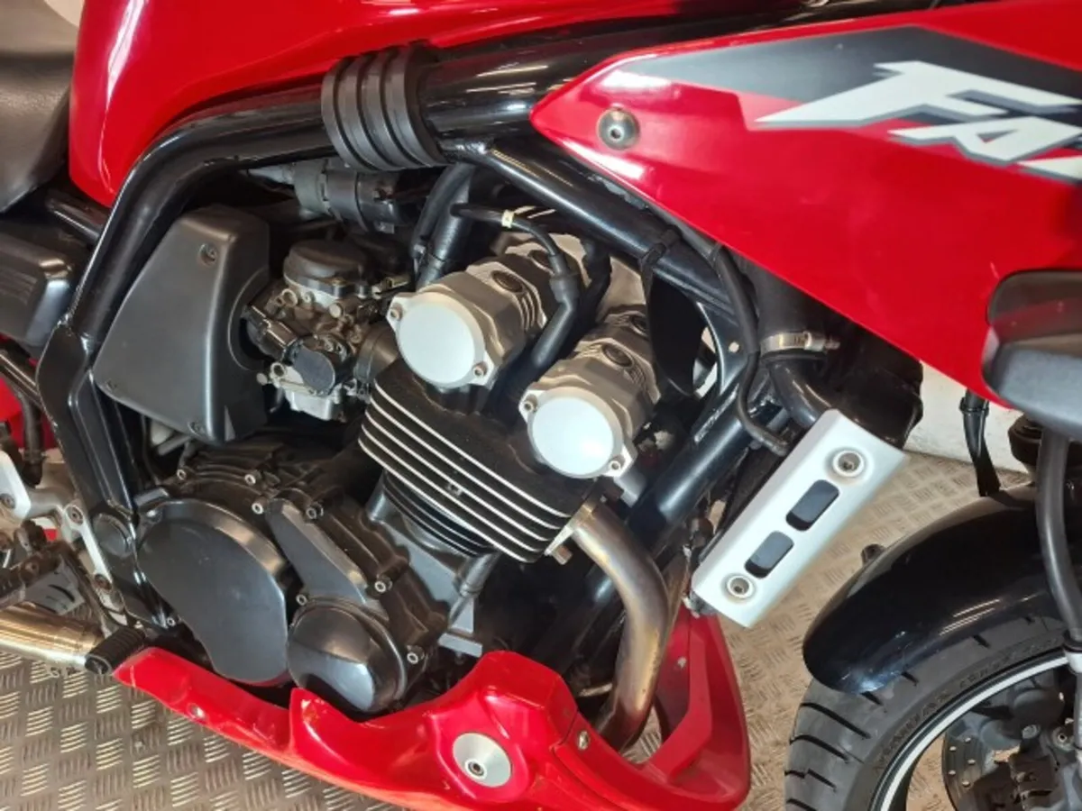 Yamaha Fazer 600 2004 - Image 4