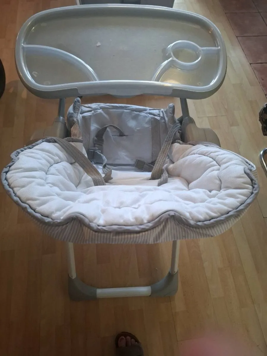 Baby High Chair with Tray – Excellent Condition - Image 4