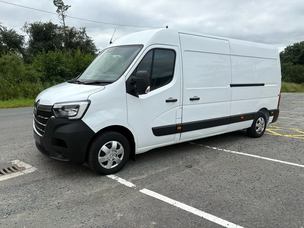 2023 (232) RENAULT MASTER LM35 LOW MILEAGE - Image 4