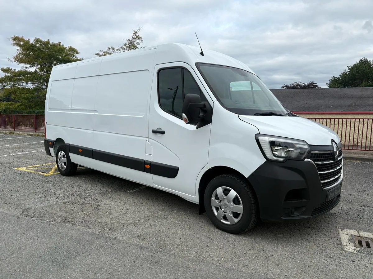 2023 (232) RENAULT MASTER LM35 LOW MILEAGE - Image 1