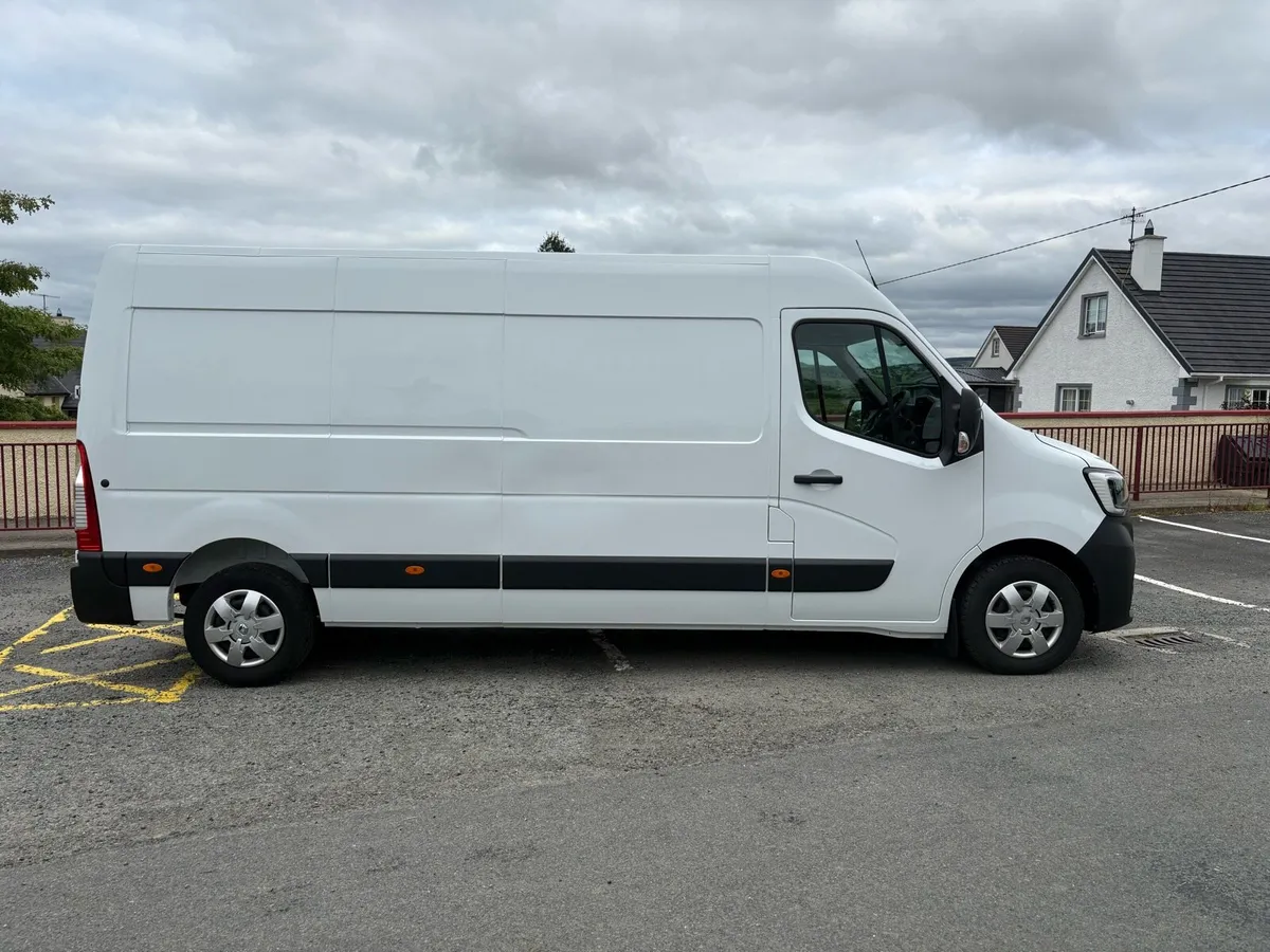 2023 (232) RENAULT MASTER LM35 LOW MILEAGE - Image 2