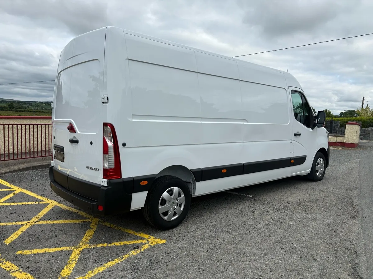 2023 (232) RENAULT MASTER LM35 LOW MILEAGE - Image 3