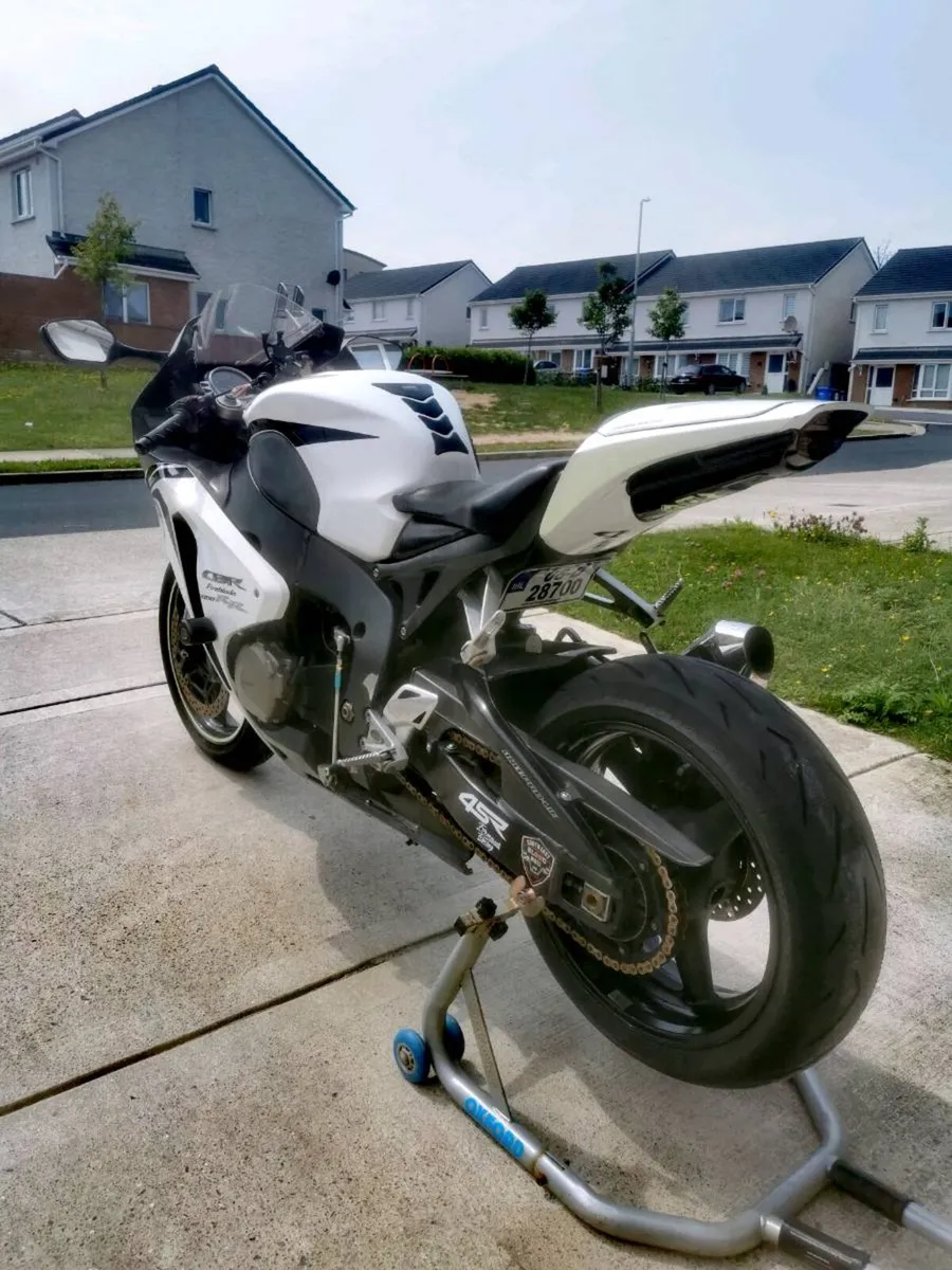 Honda CBR 1000cc - Image 1
