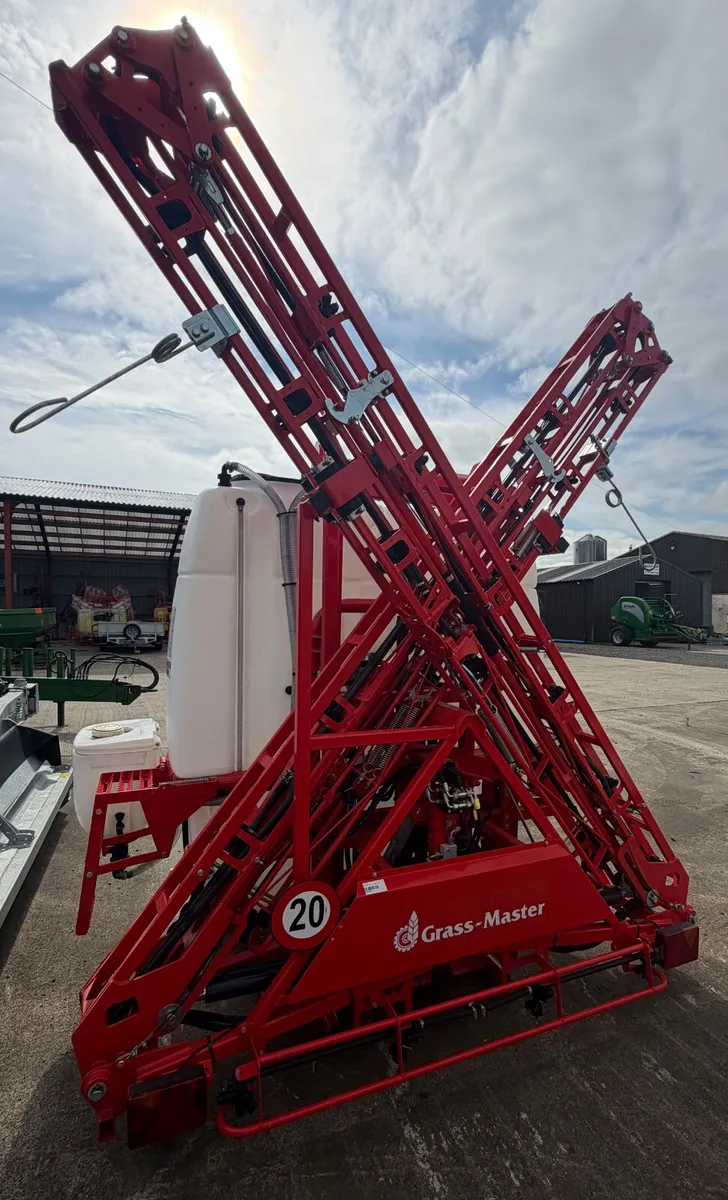 Grassmaster 15 metre sprayer - Image 3