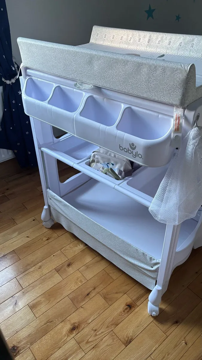 Babylo bath and baby changing table - Image 2