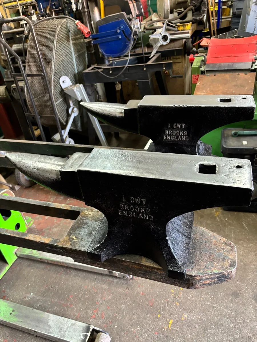 100CWT j Brooks ANVIL CAST STEEL - Image 3