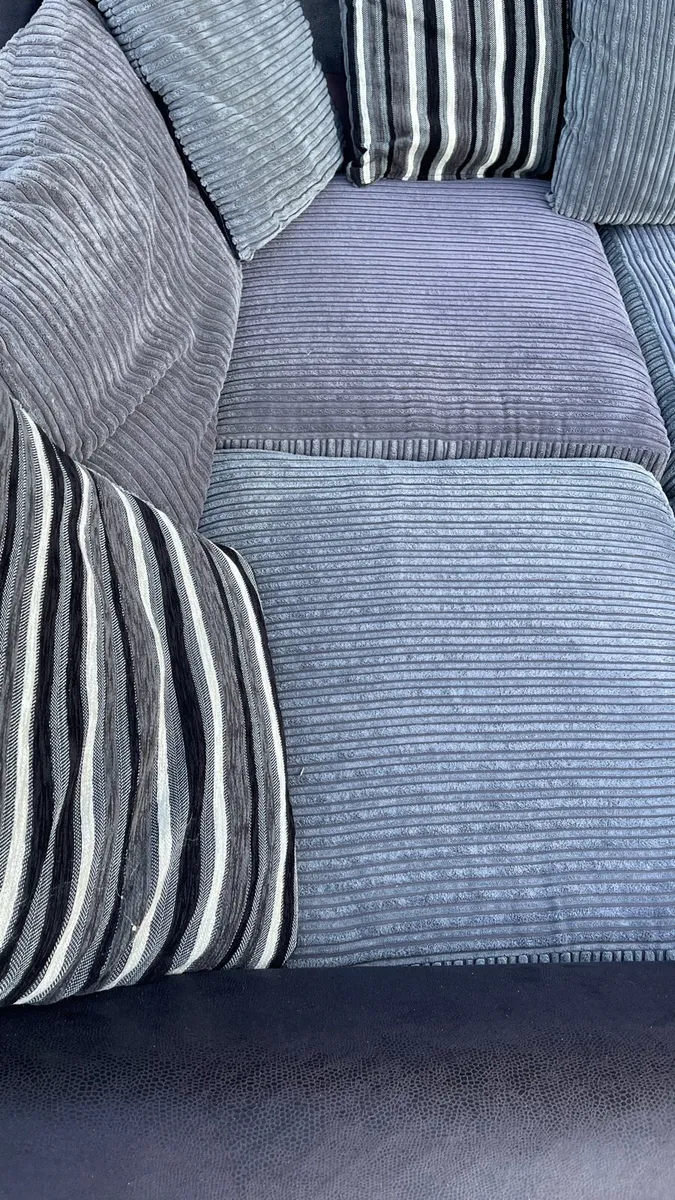 L Corner sofa - Image 4