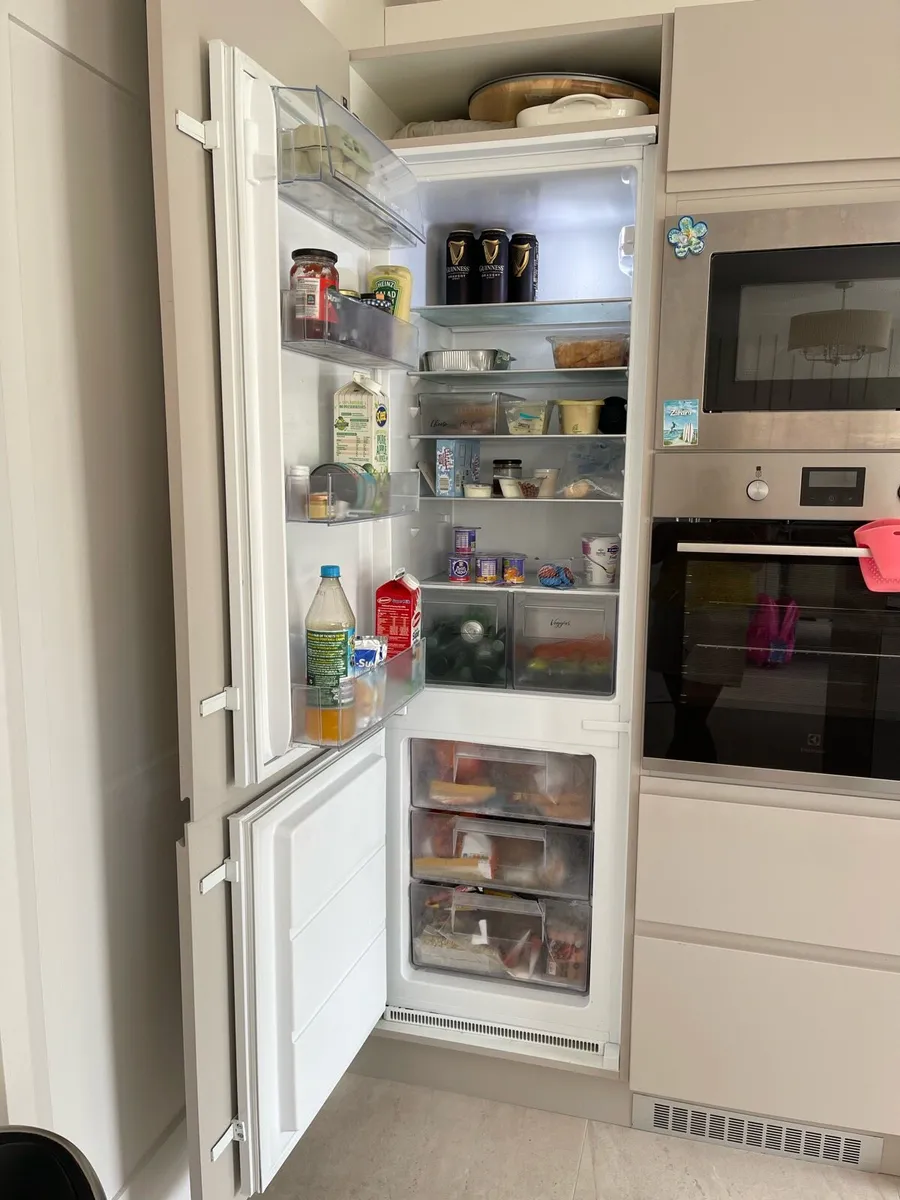 Electrolux integrated fridge / freezer - Image 1