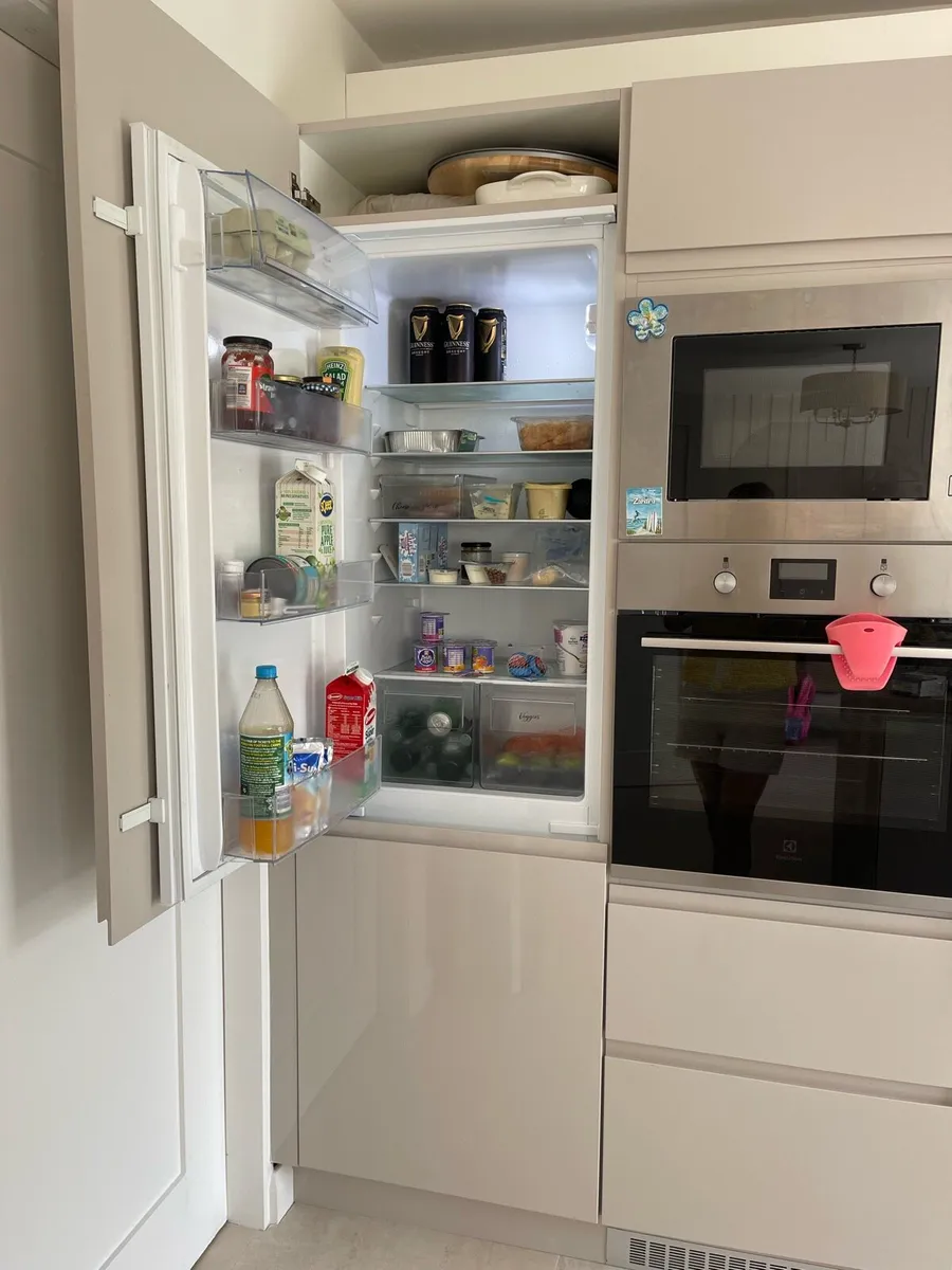 Electrolux integrated fridge / freezer - Image 2