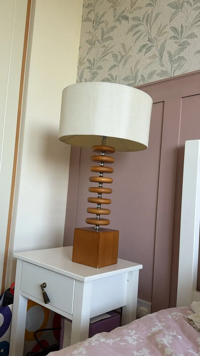 Table lamp