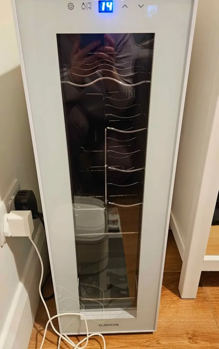 Wine cooler fridge - Image 2