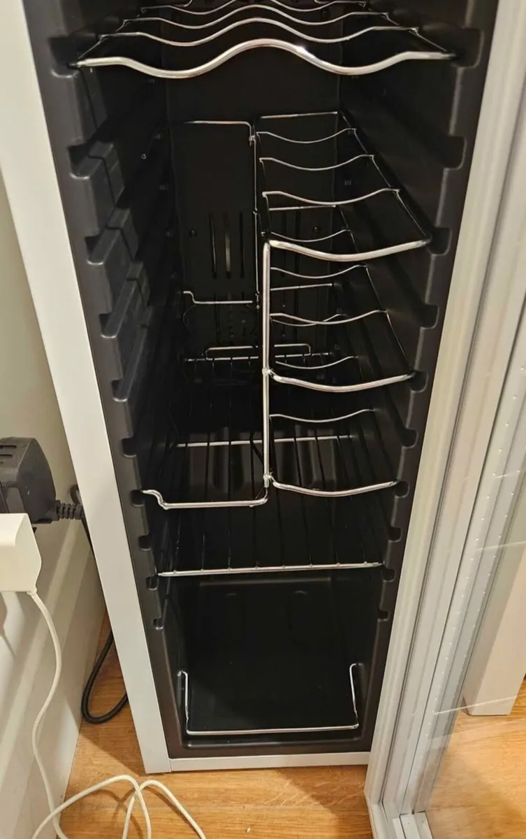 Wine cooler fridge - Image 3