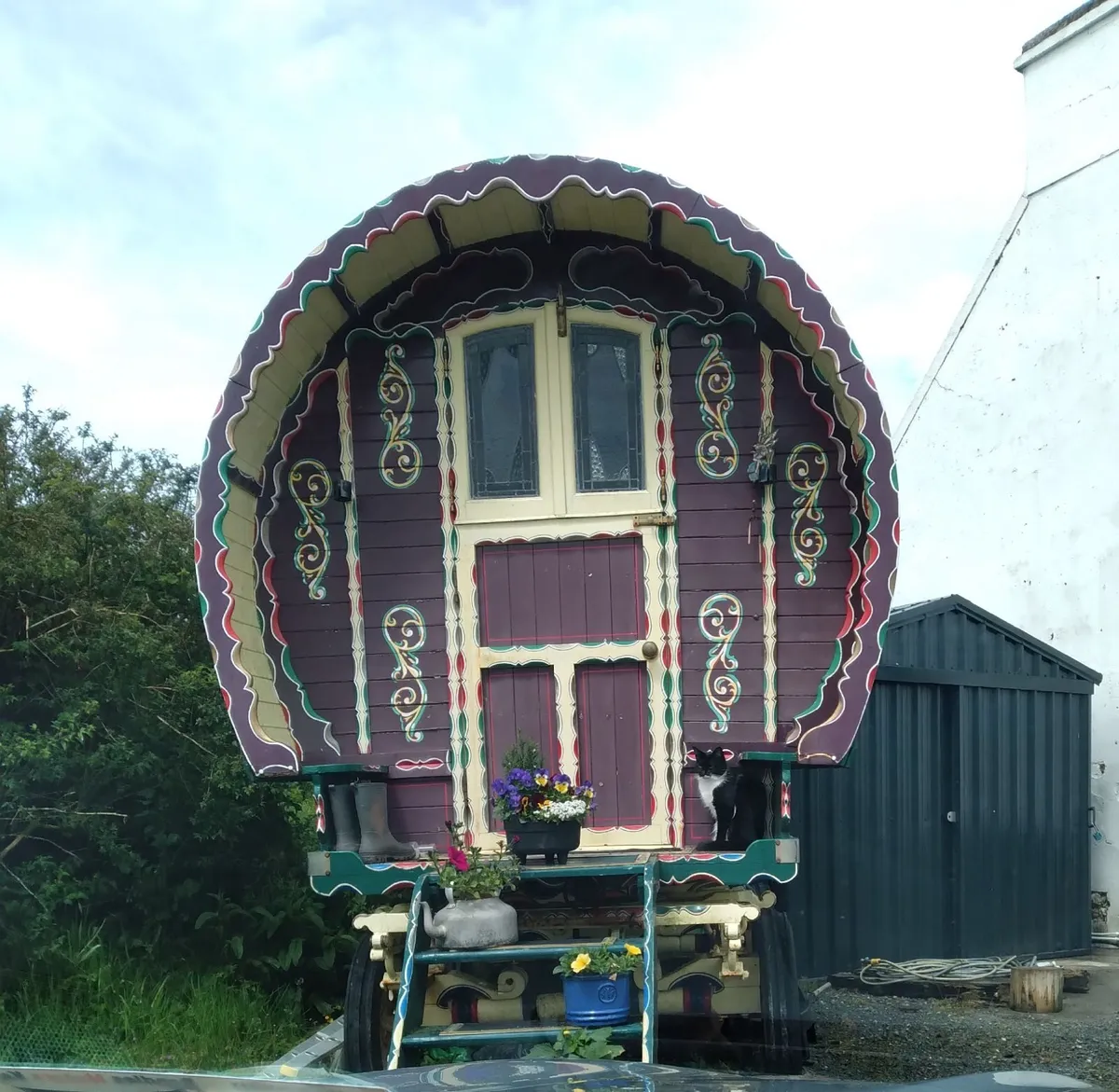 Bow top caravan - Image 1
