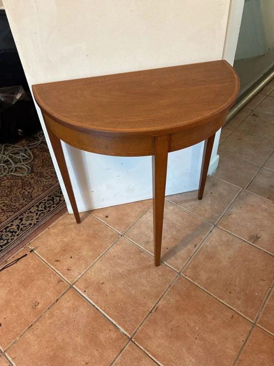 table - Image 1