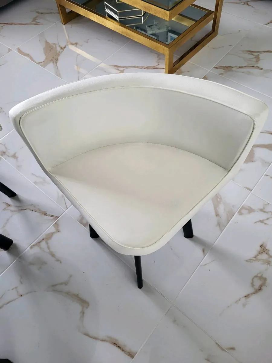 Modern Dining Table + four chairs - Image 3