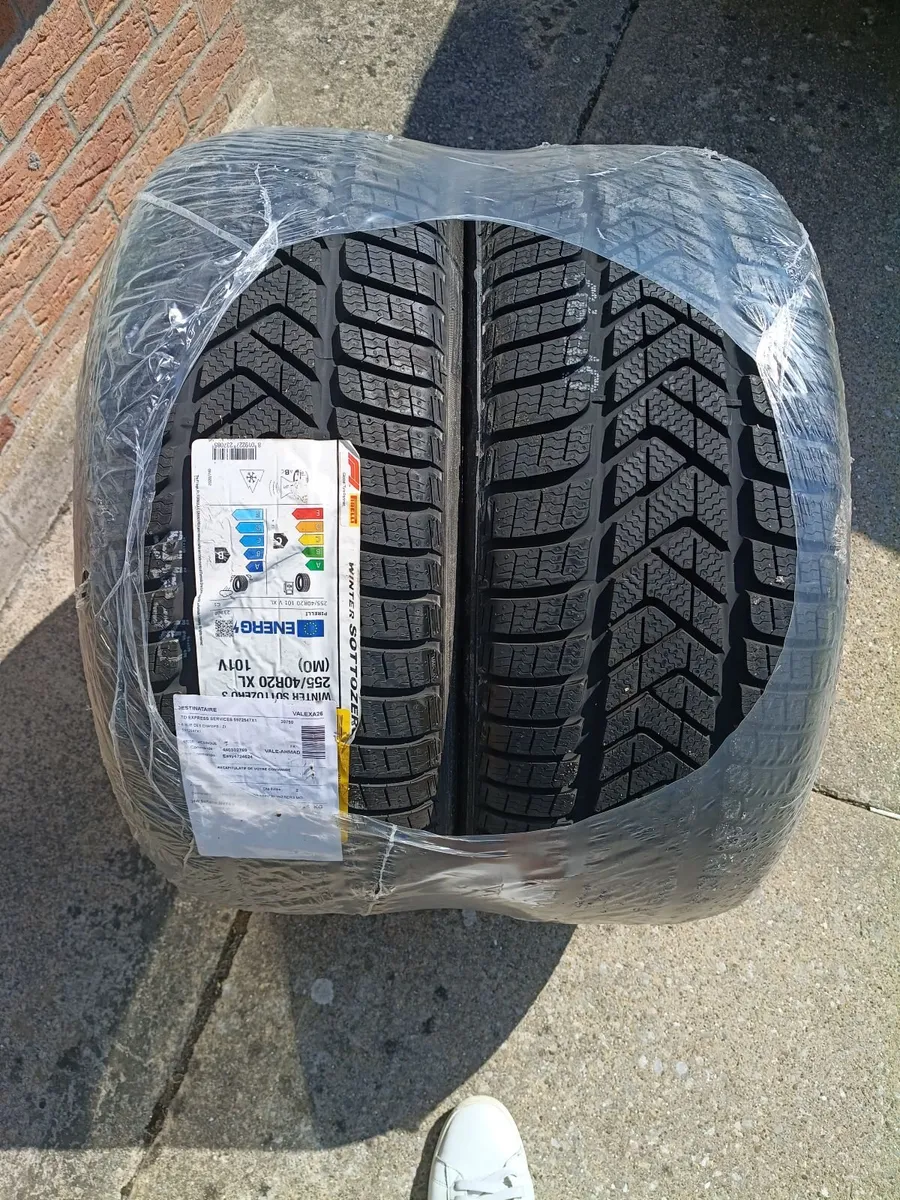 Pirelli Tyres 255/40 R20 - Image 2