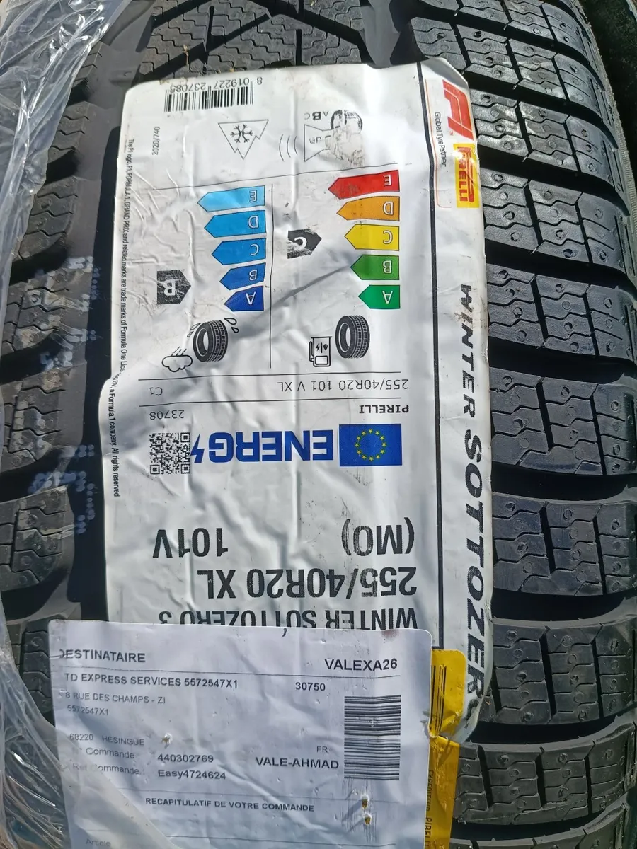 Pirelli Tyres 255/40 R20 - Image 3