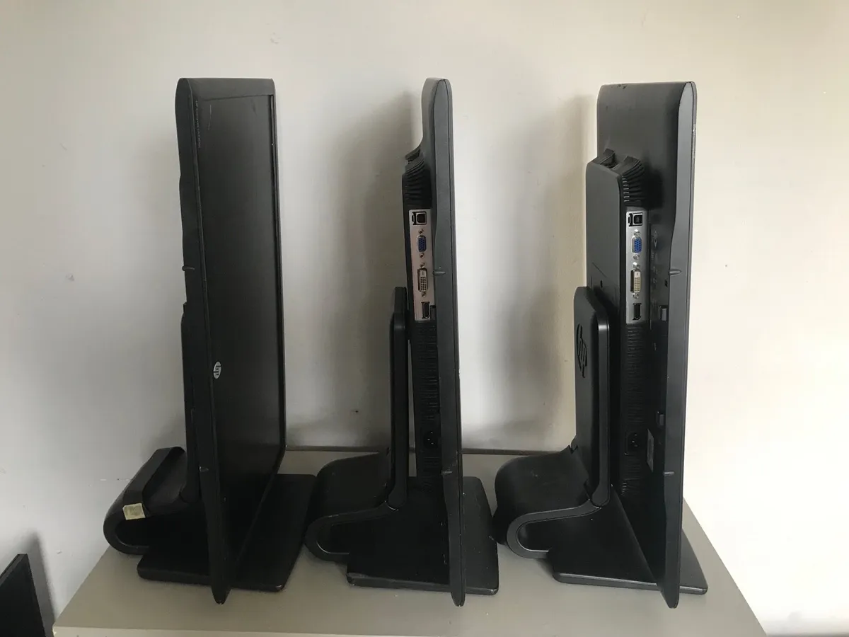 Job lot dell computer monitors - Image 1