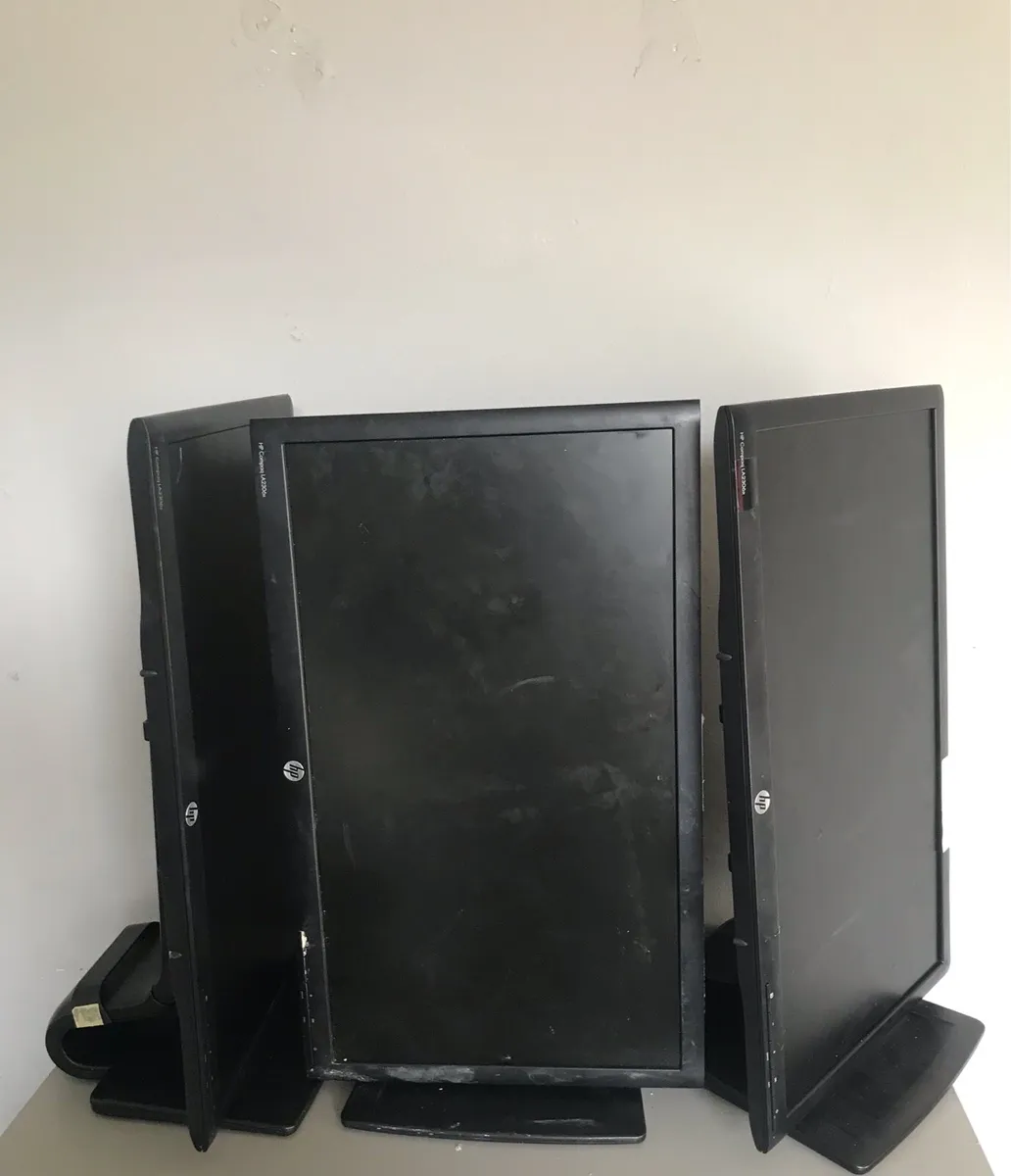 Job lot dell computer monitors - Image 2