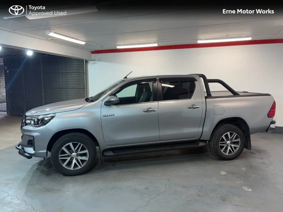 Toyota Hilux Toyota Hilux Invincible Auto - Image 2