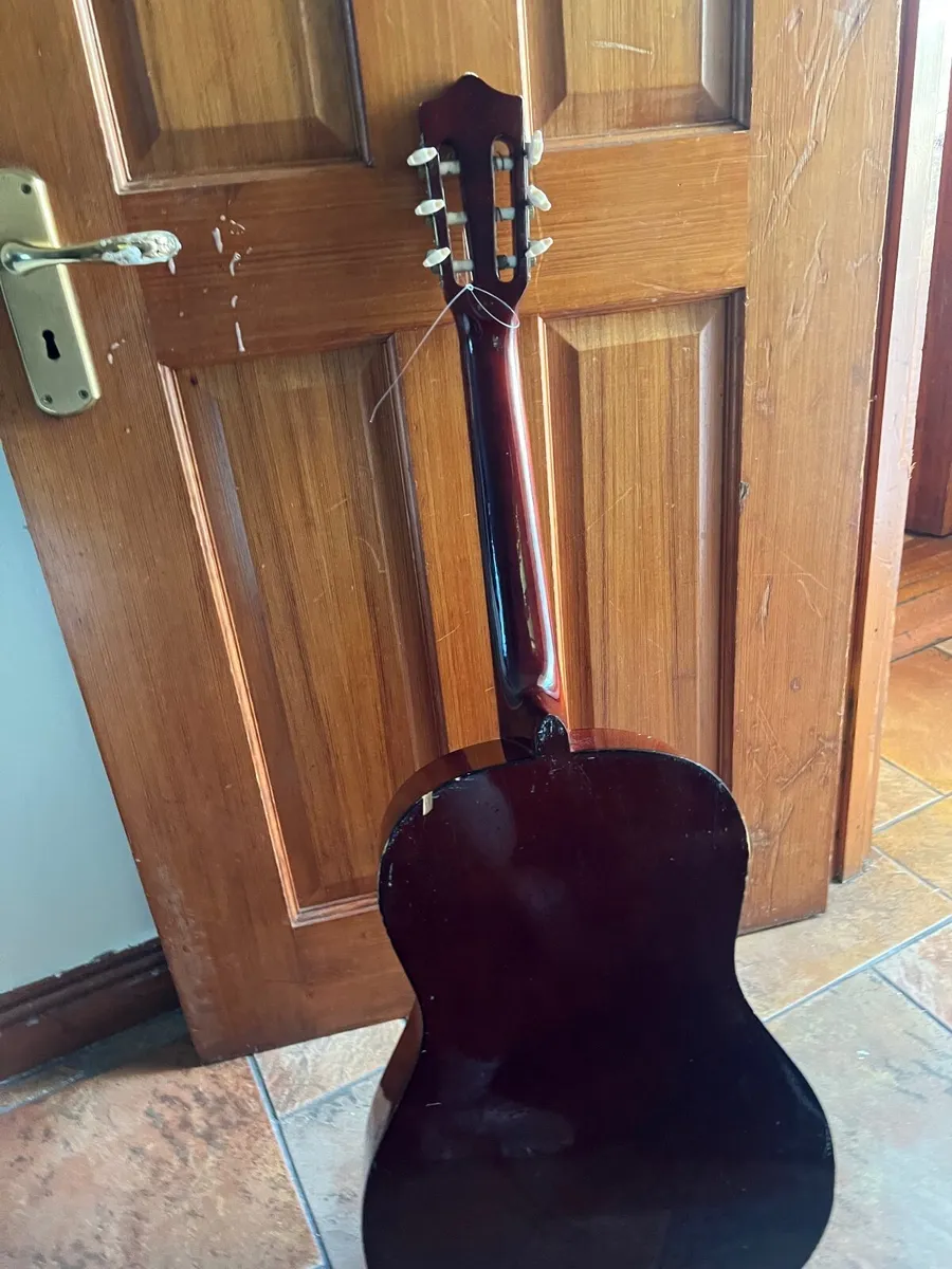 Classical (Spanish) acoustic guitar with nylon - Image 1