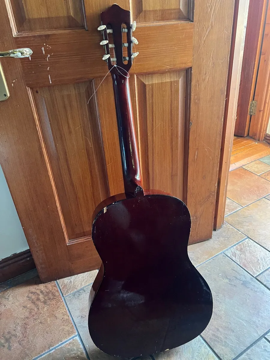 Classical (Spanish) acoustic guitar with nylon - Image 3