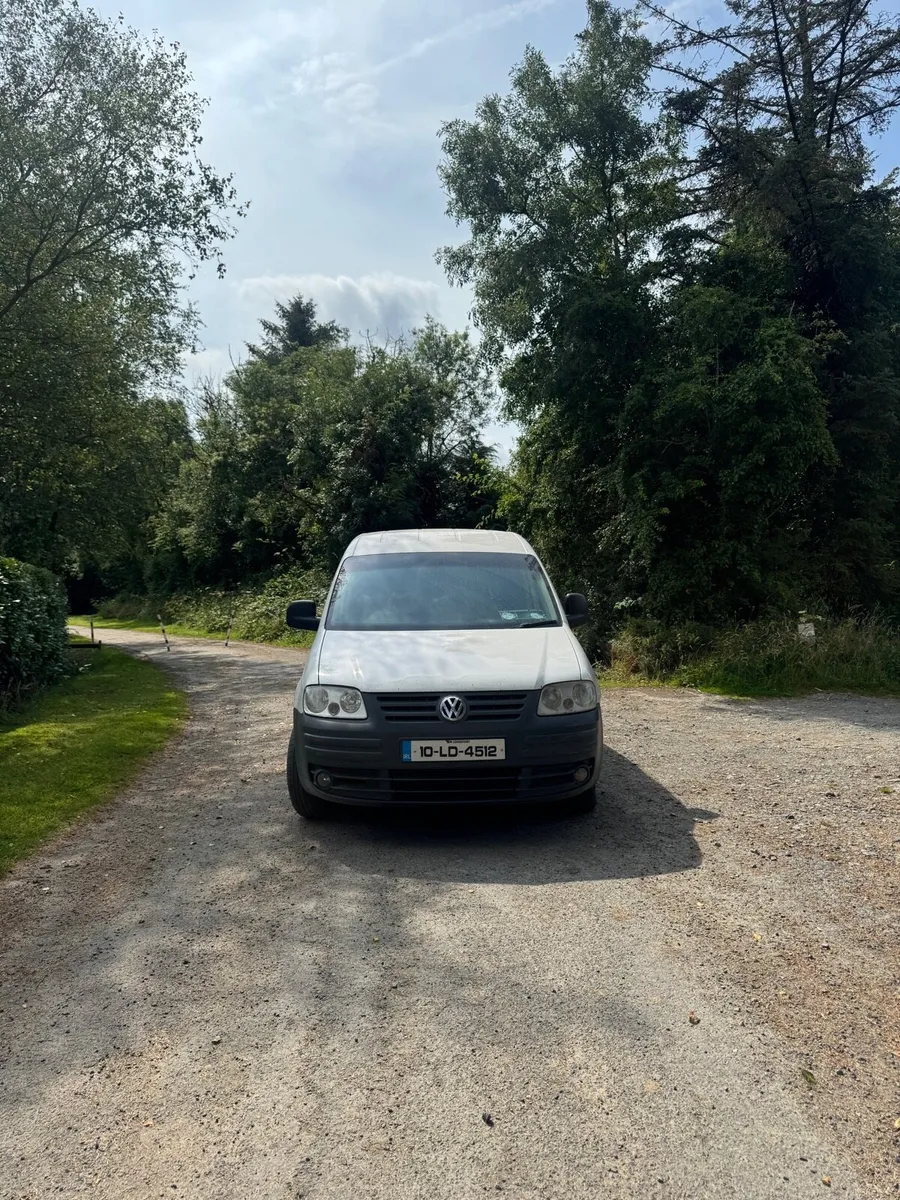 2010 caddy van - Image 2