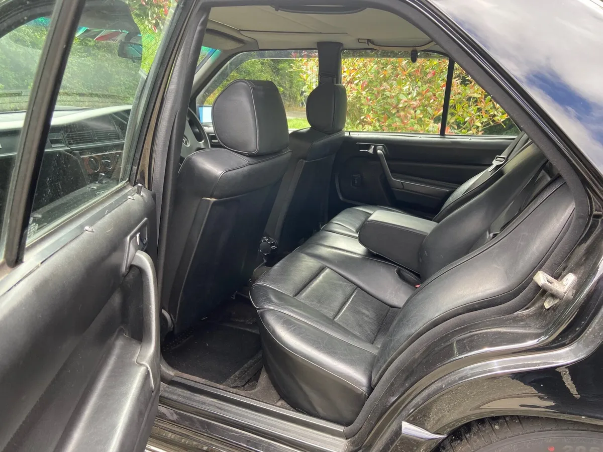 Mercedes 190E - Image 2
