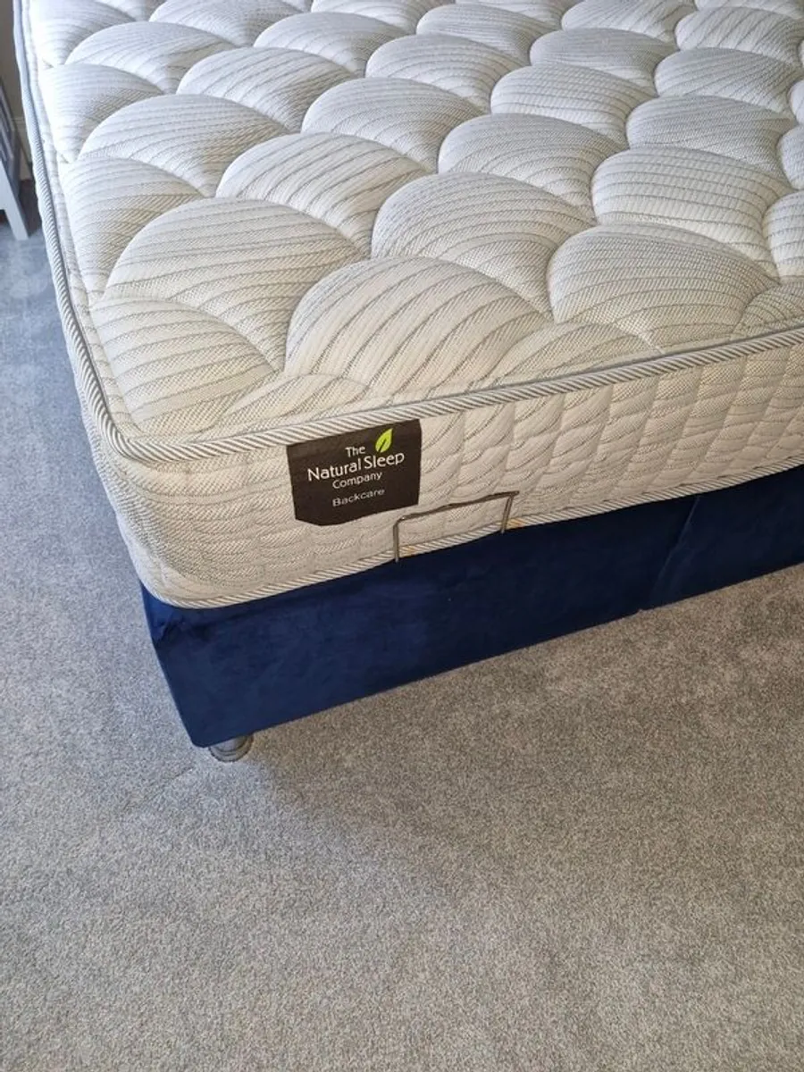 Double bed - Image 2