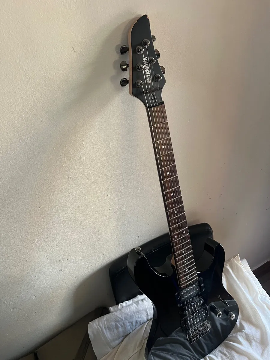 Yamaha Electric Guitar – Black – Excellent Conditi - Image 4