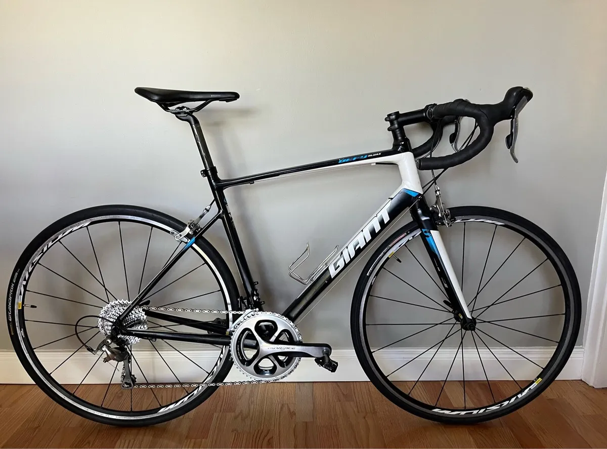 Giant Defy Road Bike - Image 1