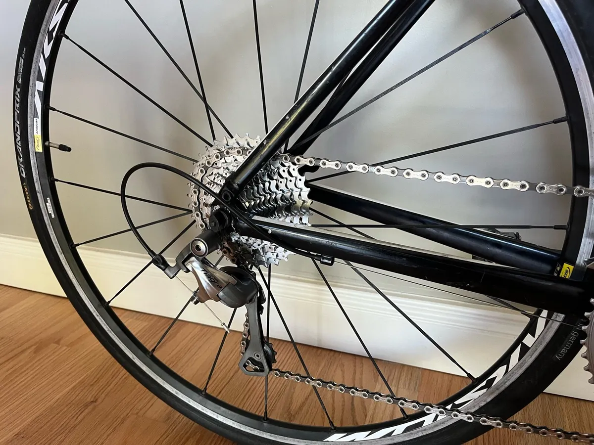 Giant Defy Road Bike - Image 3