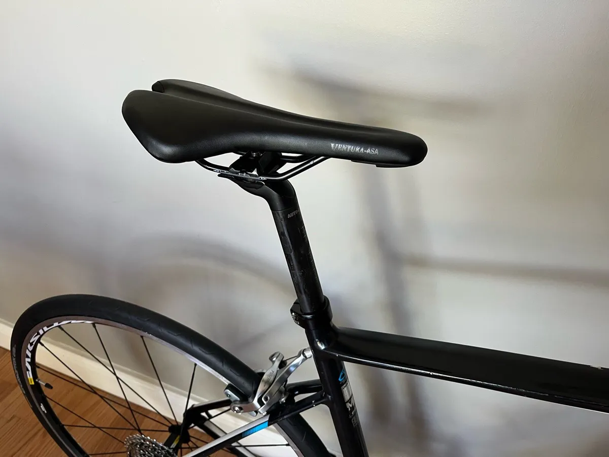 Giant Defy Road Bike - Image 4