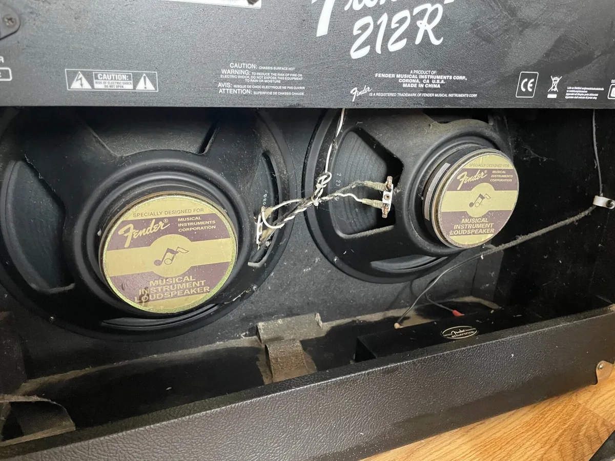 Fender frontman electric guitar amp with pedals - Image 4
