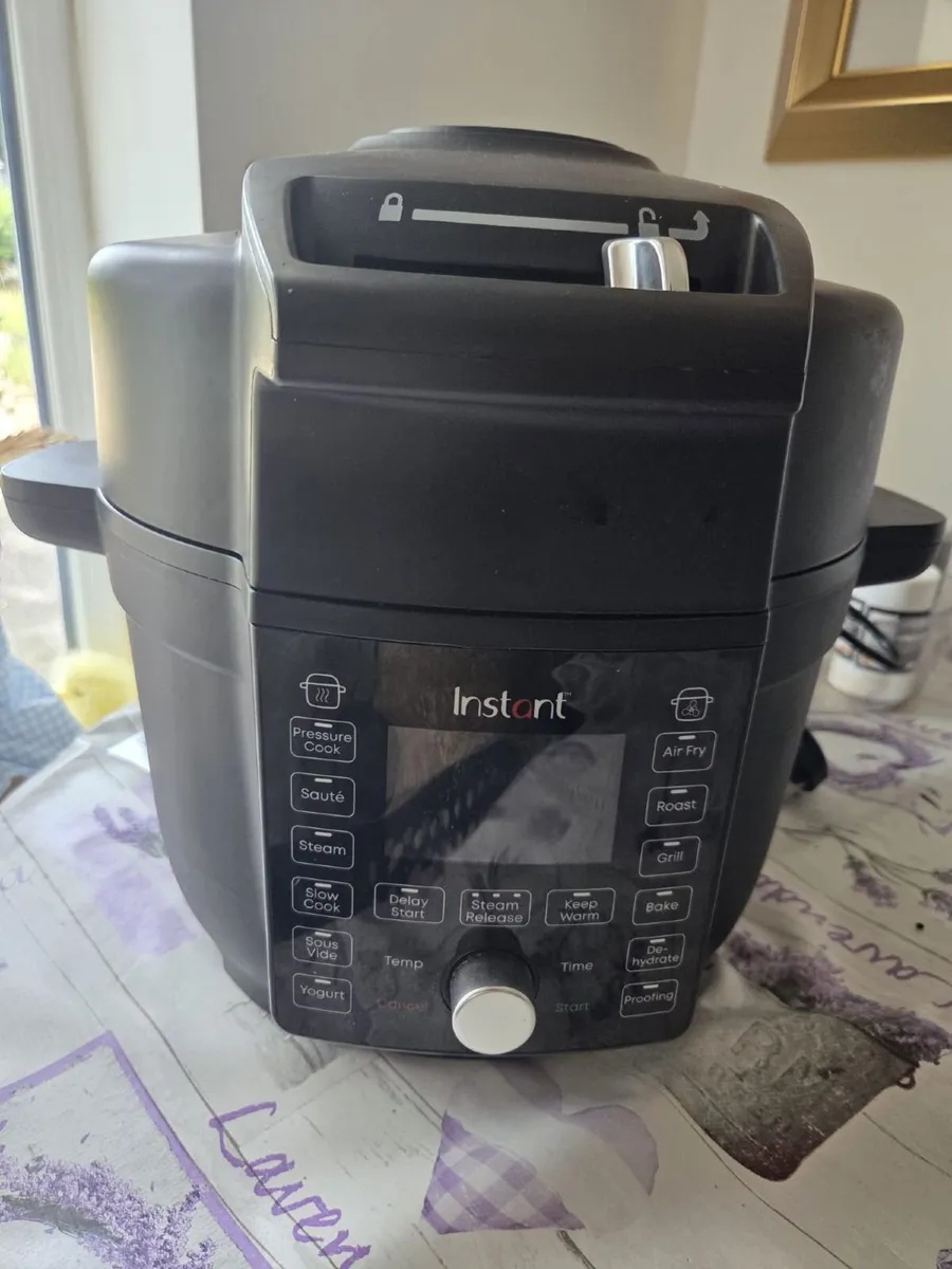 Instant Pot Duo Crisp + Air Fryer Lid (6.2L) - Image 1