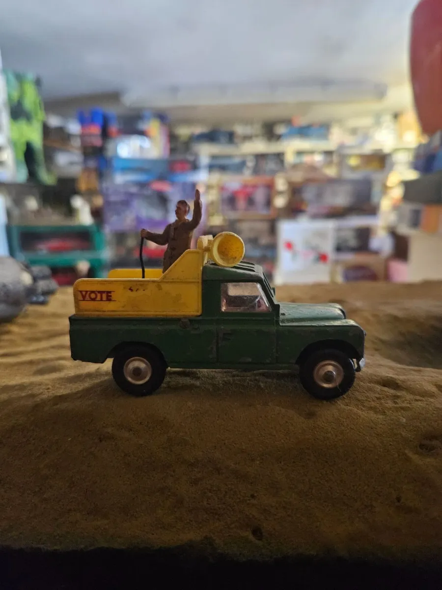 Corgi Landrover - Image 1