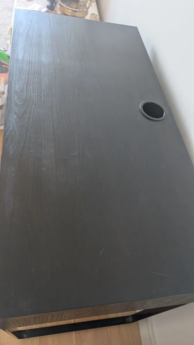 Office table for €10 - Image 2