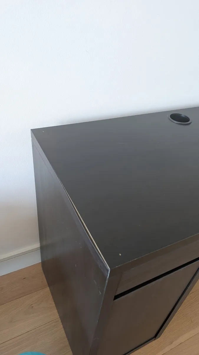 Office table for €10 - Image 3